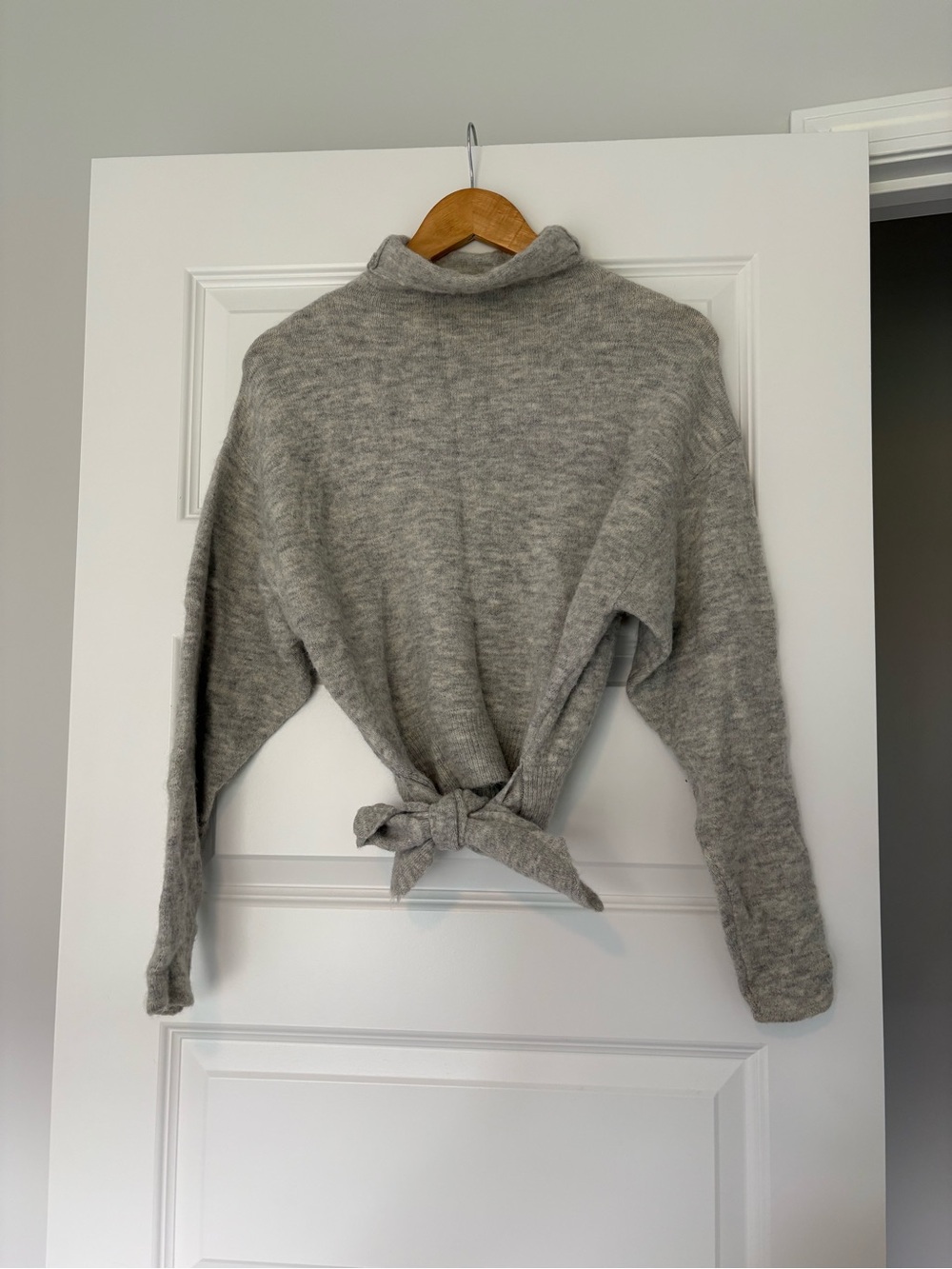 Wilfred Grey Pullover Sweater Size S Soft Knit Long Sleeve Minimalist Cozy Chic